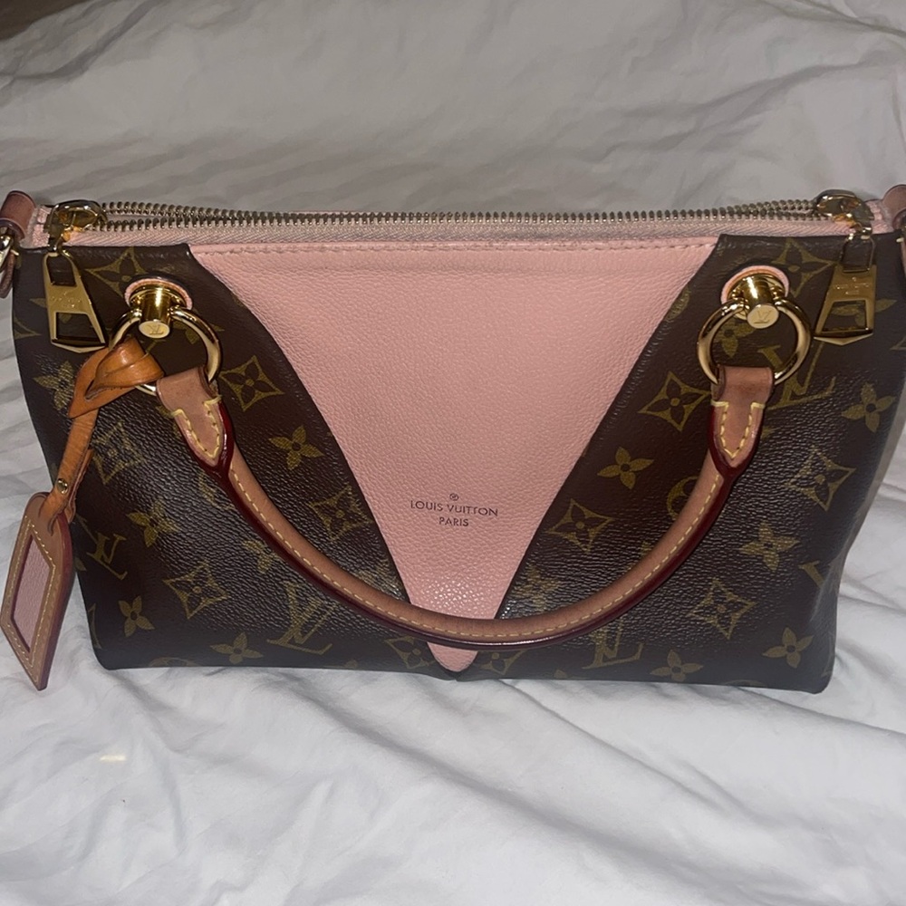 Louis Vuitton monogram V tote BB Rose
